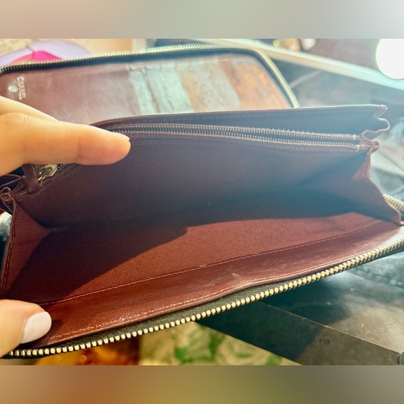 CHANEL Black Quilted Leather Wallet - Picture 8 of 8